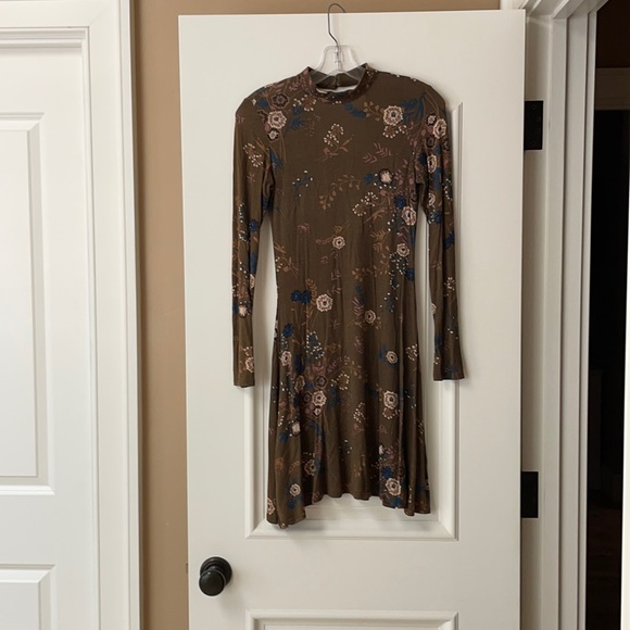 Floral Print Dress - Picture 5 of 10